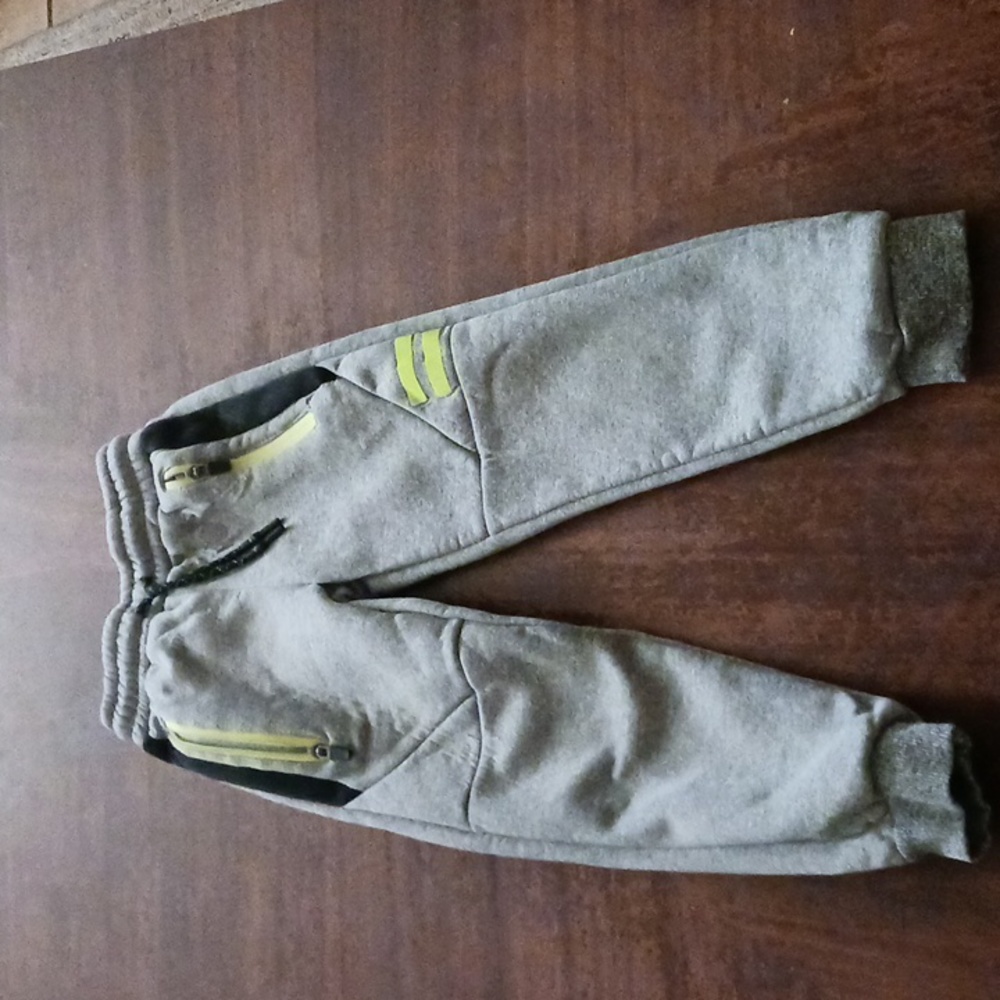 Zero Nineteen gray size 6 sweat pants.